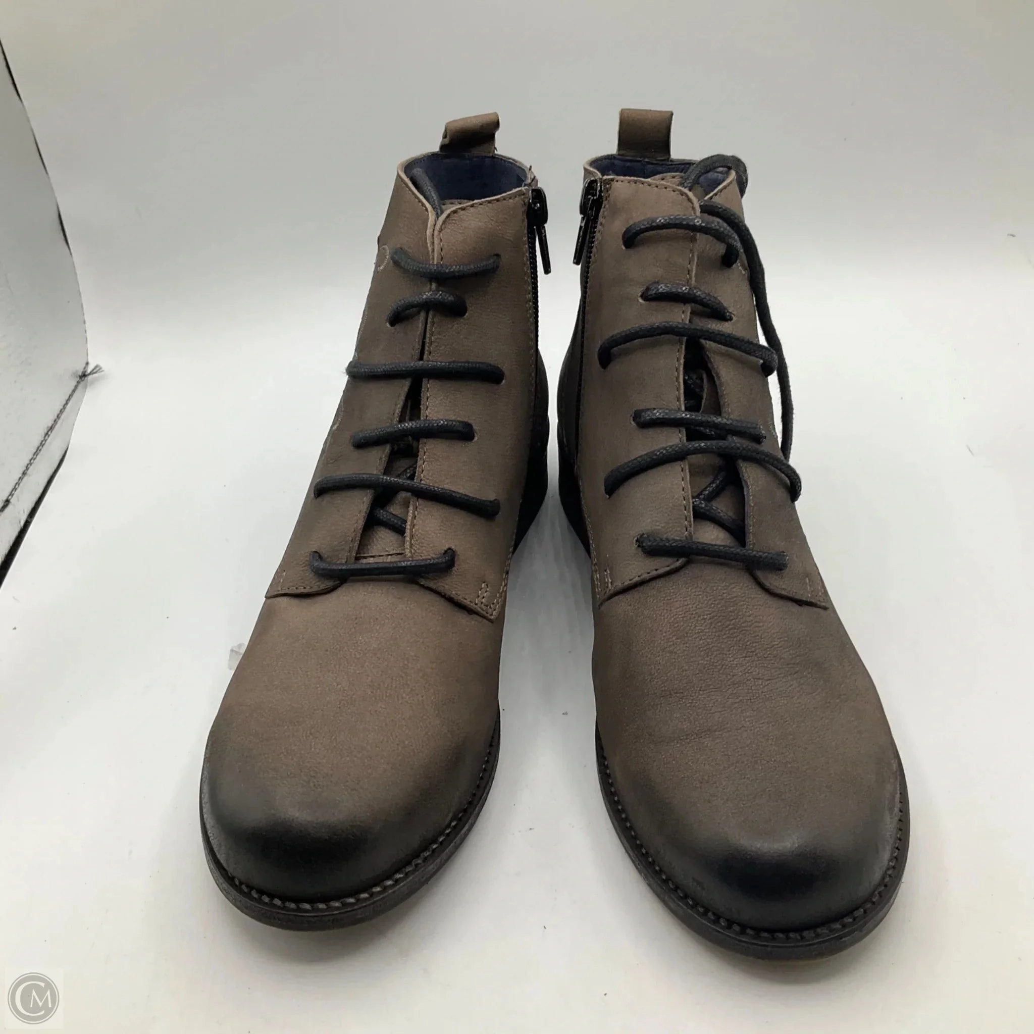 Boots Ankle Flats By Cma In Grey, Size: 7