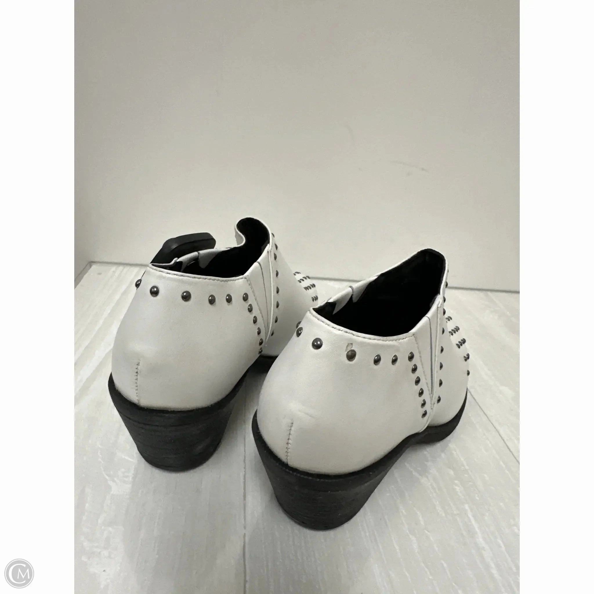Boots Ankle Heels By Geox Shoes In White, Size: 6