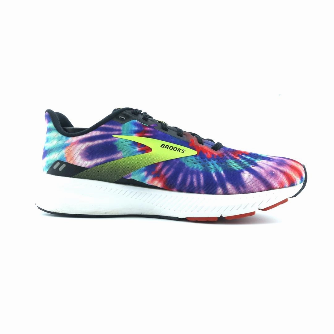 BROOKS LAUNCH 8