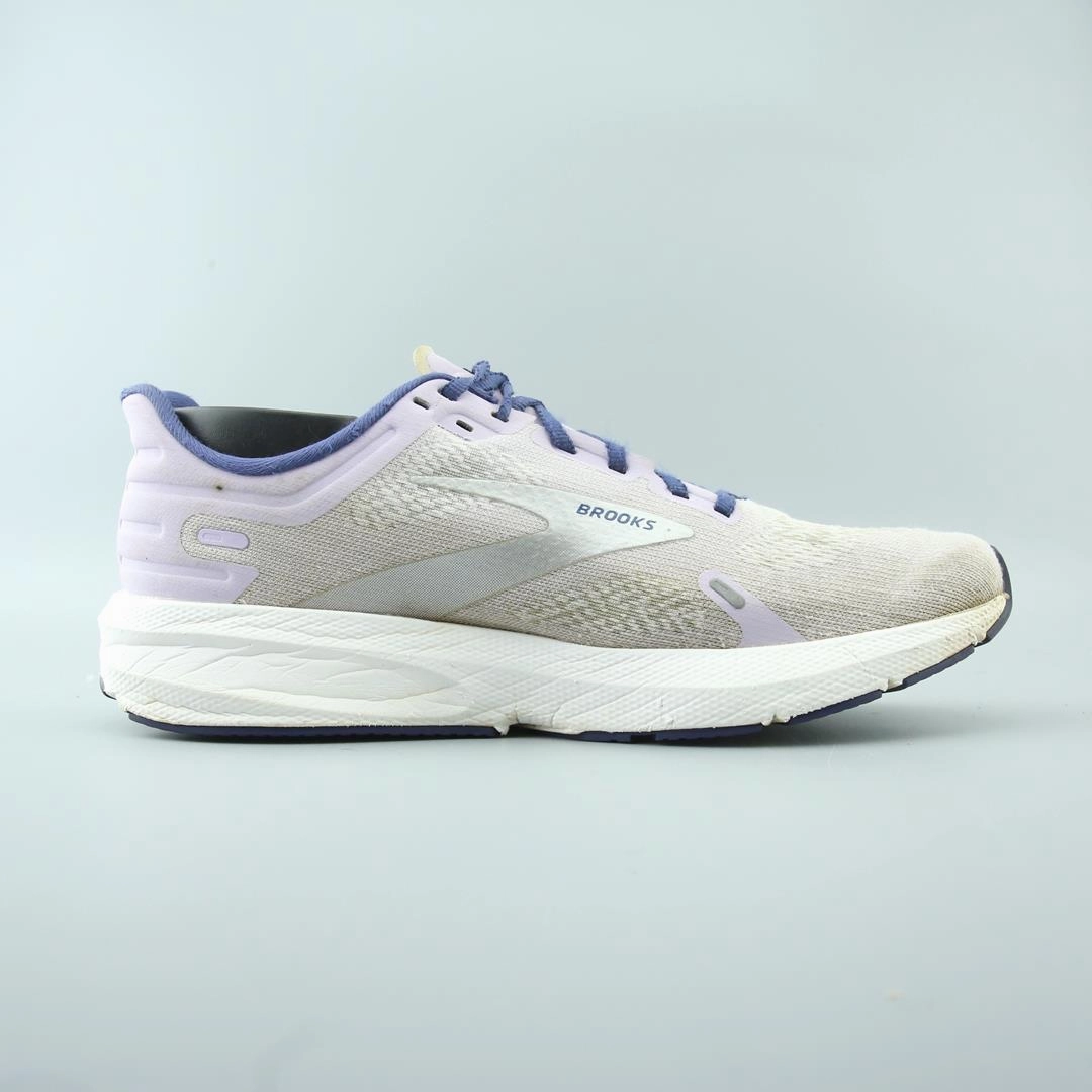 BROOKS LAUNCH 9