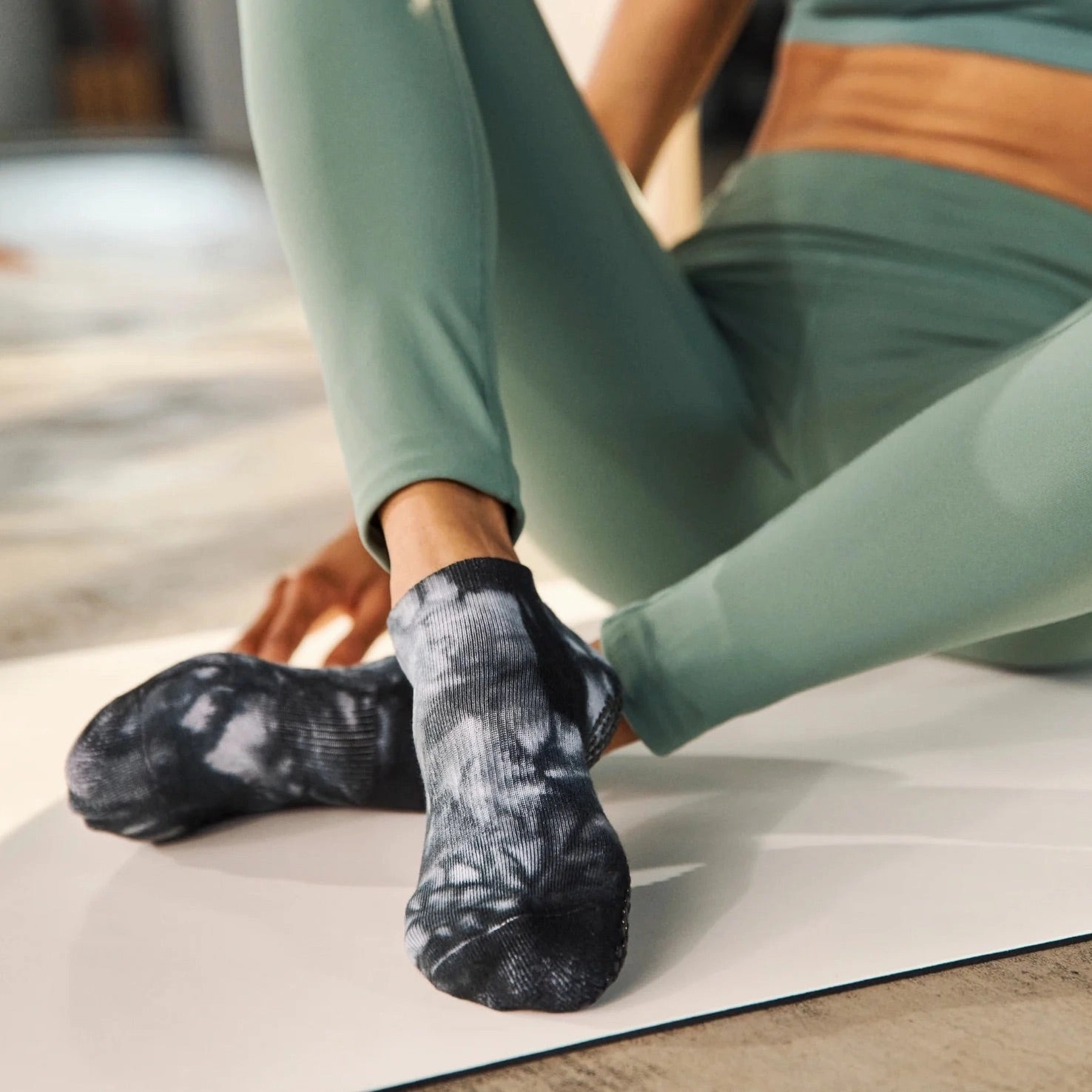 Classic Low Rise Grip Socks - Tie-Dye (Barre / Pilates)