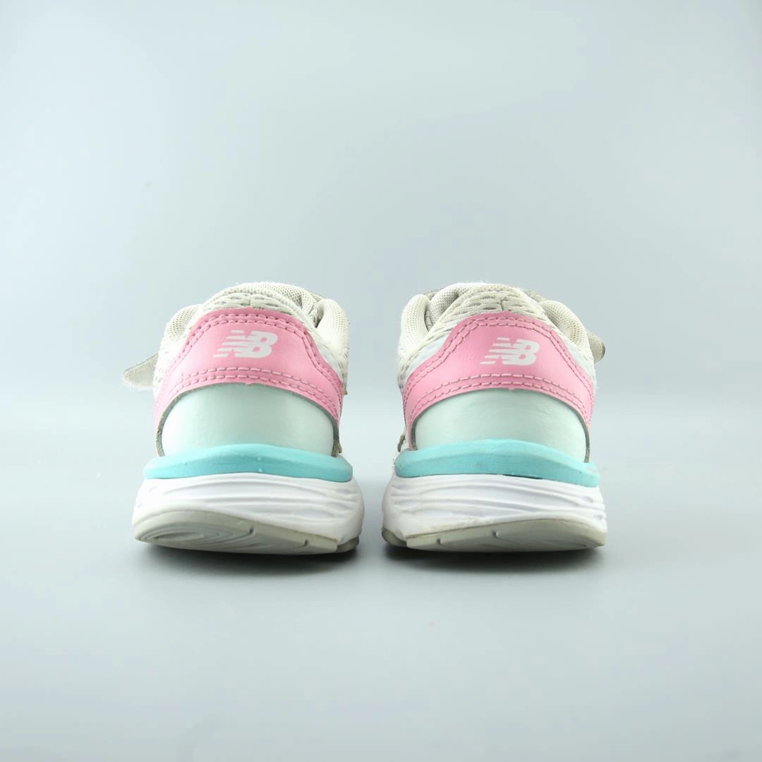 NEW BALANCE 680V6