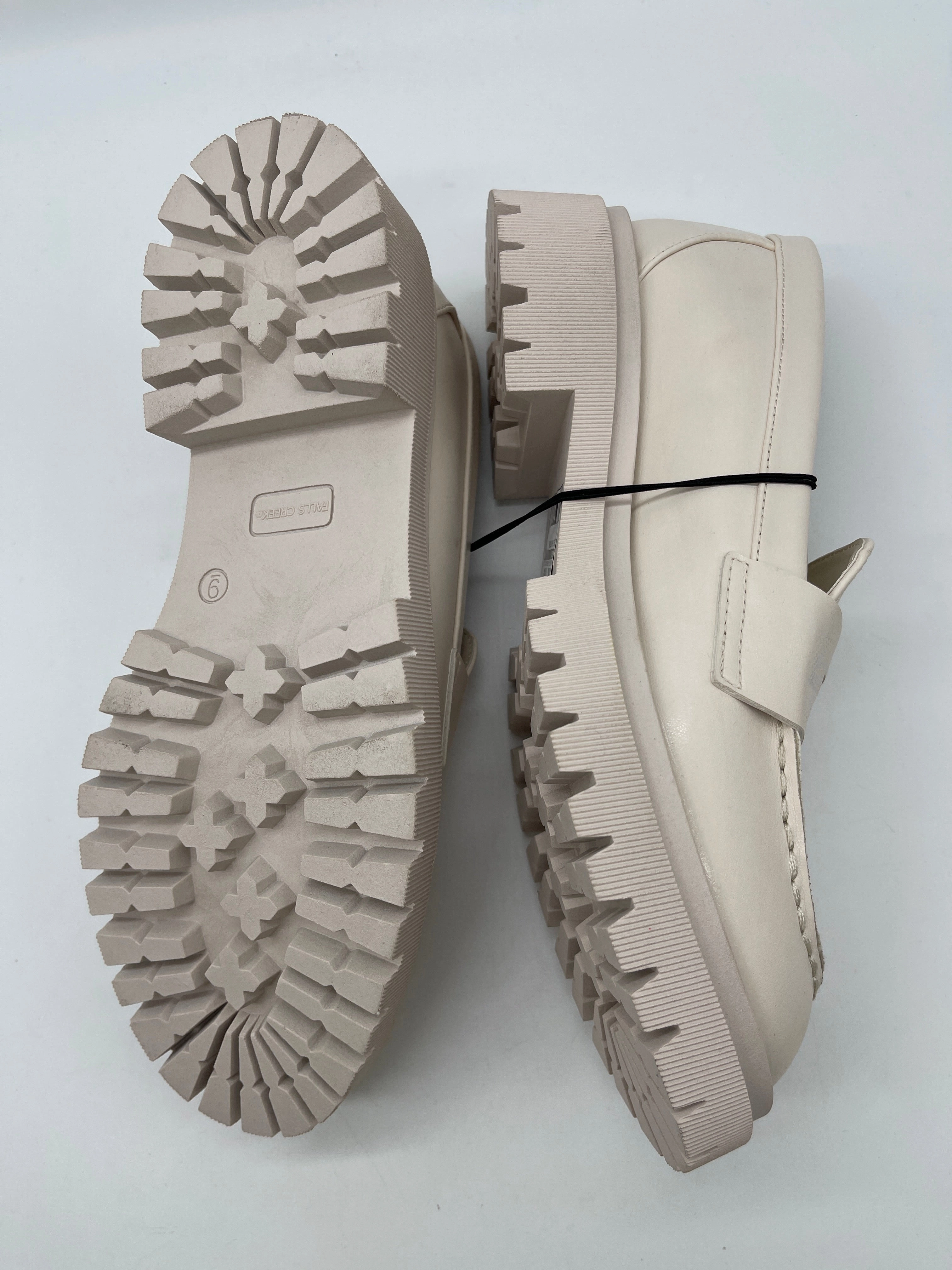 Shoes Heels Platform By Falls Creek In White, Size: 9
