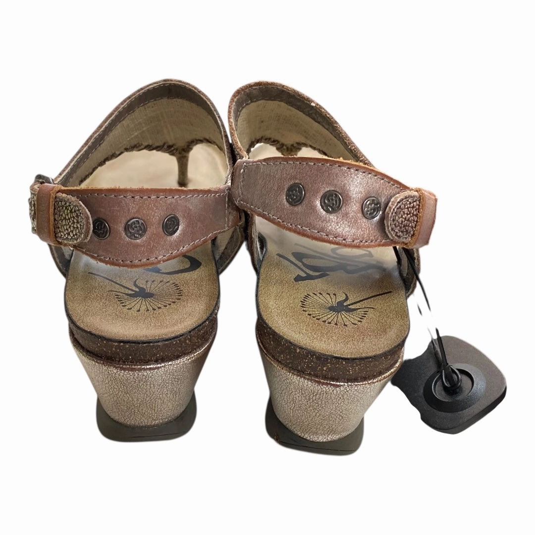 Shoes Heels Wedge By Otbt In Gold, Size:7