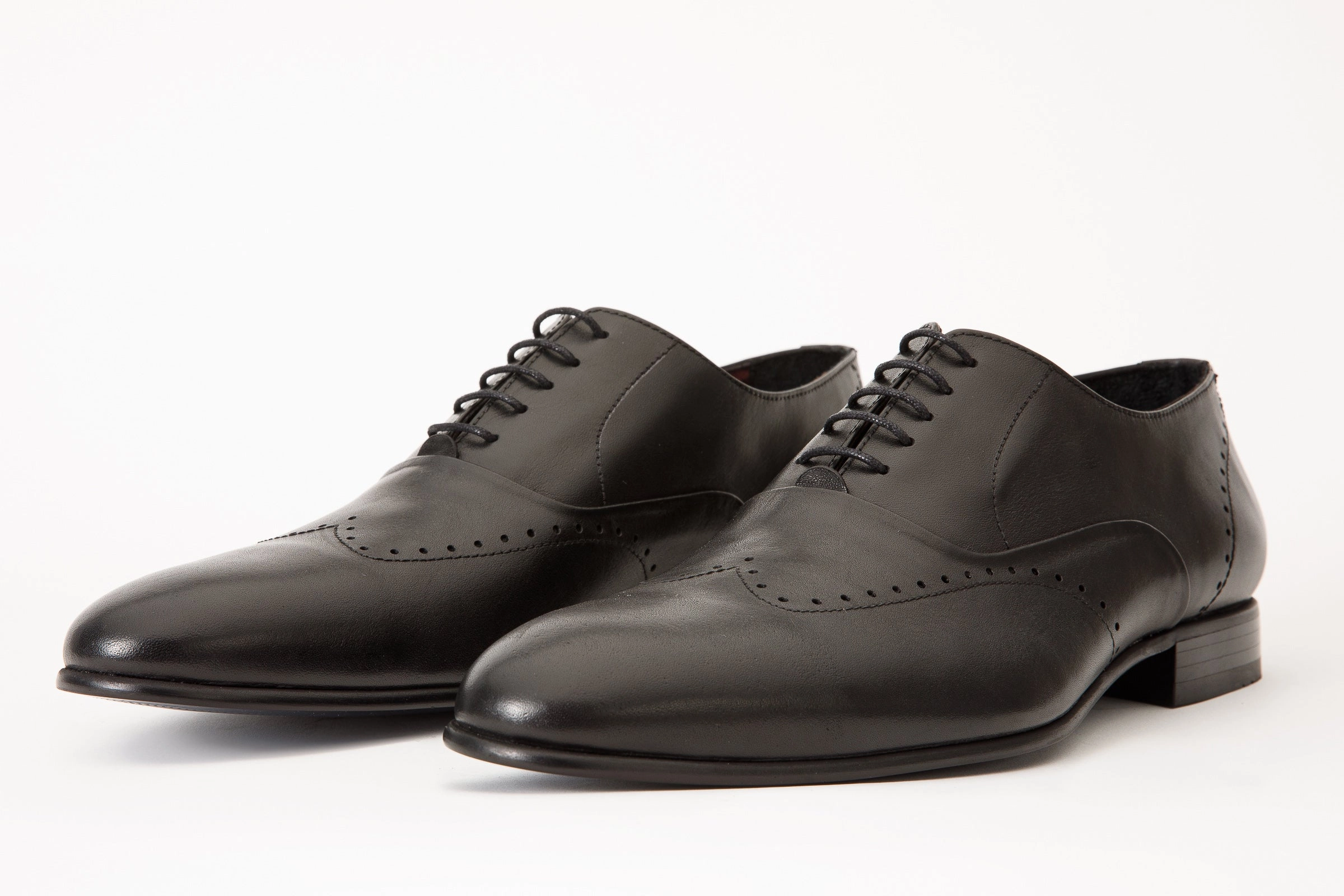 The Roma Black Leather Wingtip Oxford Men Shoe